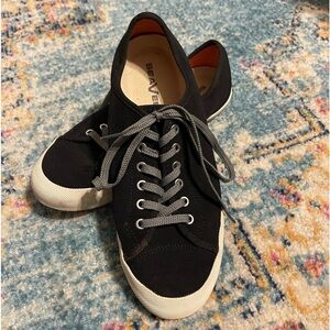 Gently Worn Ladies Black Canvas SeaVees size 8​​